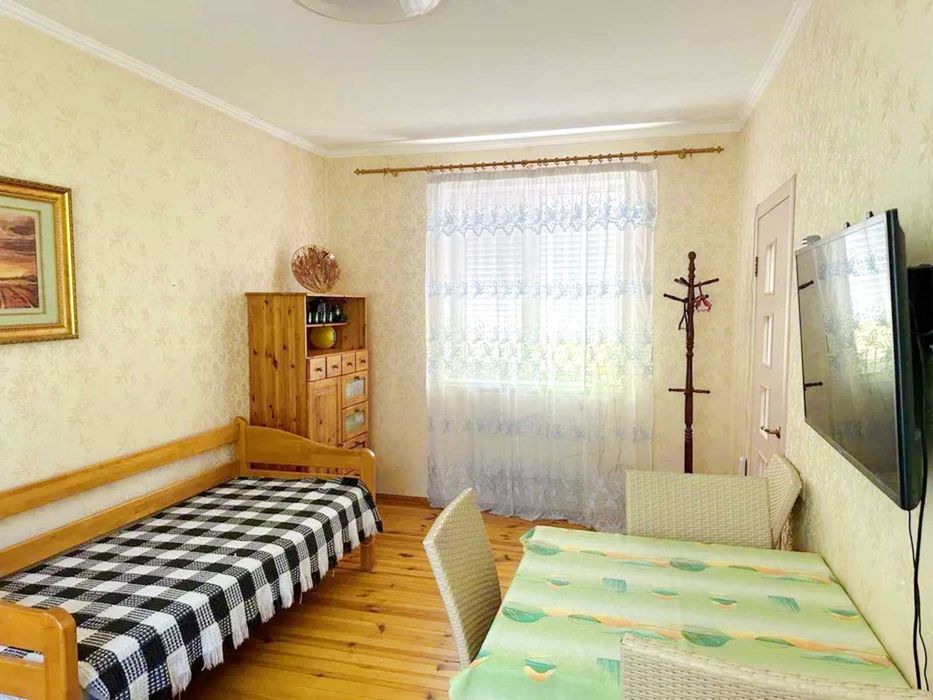 Продам дачу с.Новосілки.Підсобні приміщення,криниця,камін