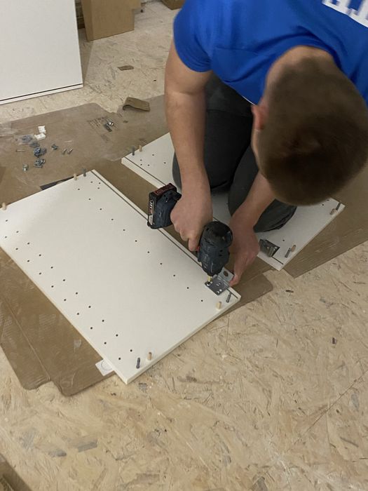 Montaz skladanie skrecanie mebli kuchni Ikea Agata Castorama