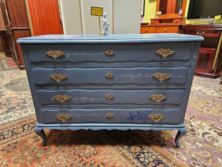 Cómoda antiga totalmente restaurada de forma pers