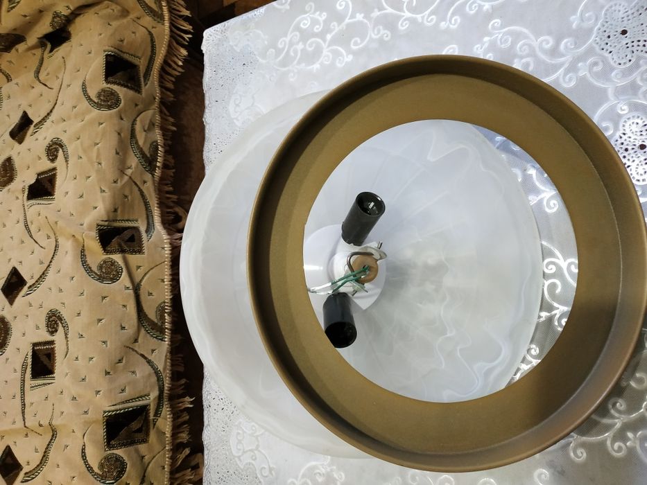 Продам хорошу люстру.