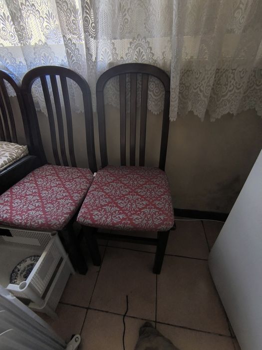 Cadeiras de sala em madeira usadas