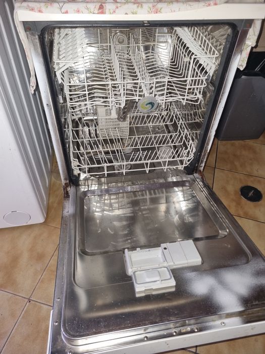 Máquina de lavar loiça para peças Grátis