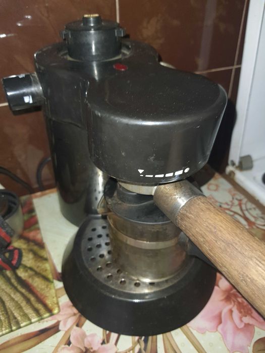 Рожкова кавоварка Elbee та Russell Hobbs, робоча