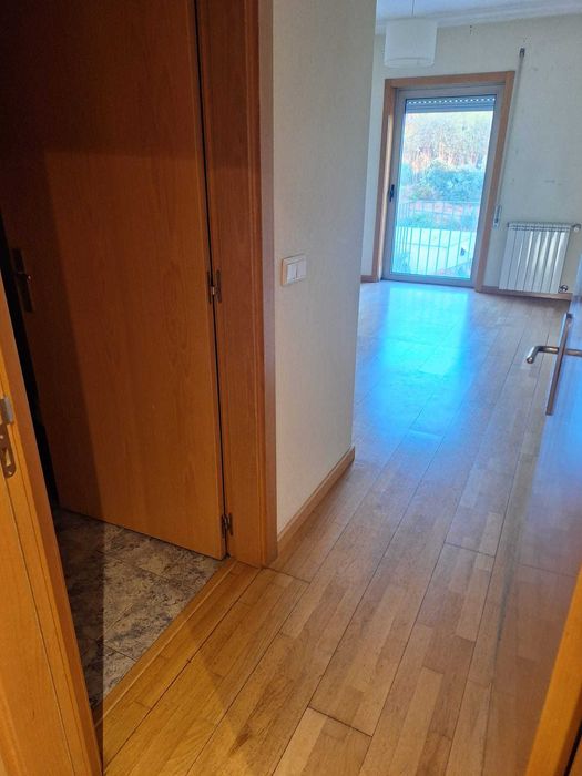 Apartamento T2 Com Garagem Para Arrendamento Em Astromil, Paredes