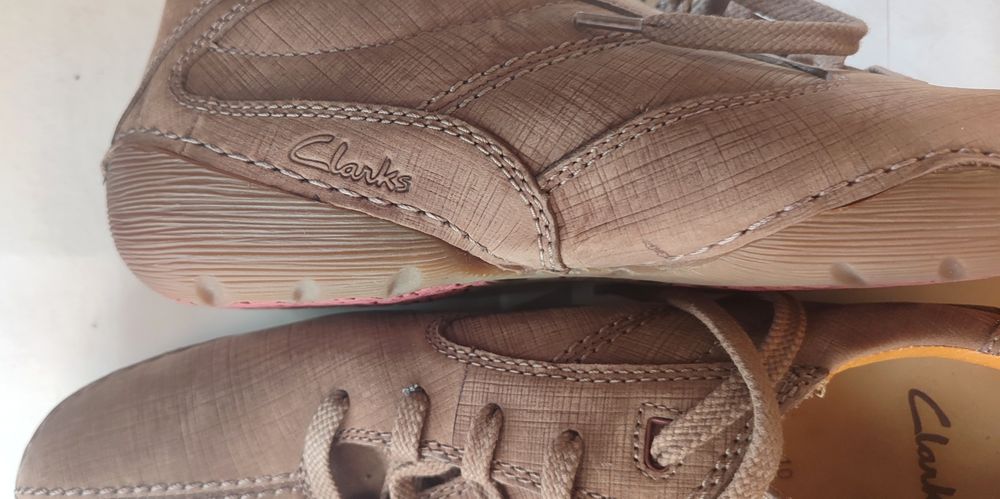 Продам чоловічі замшеві черевики Clarks.