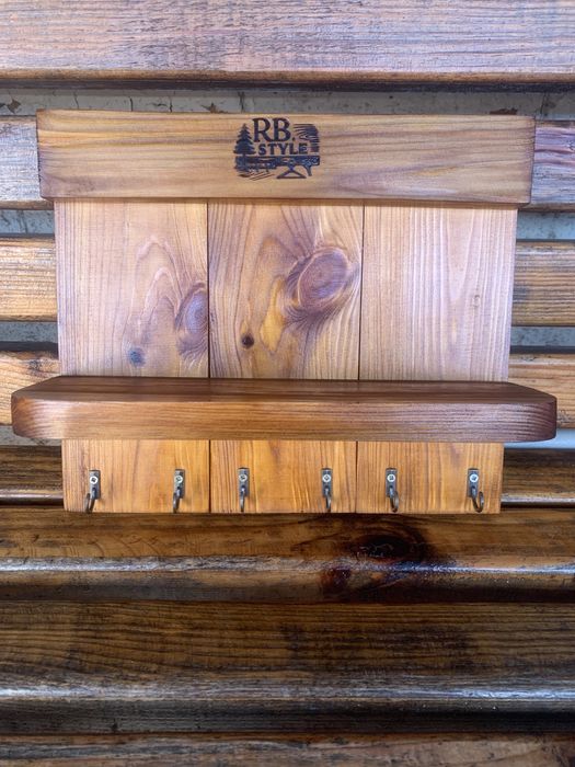 Полочка для ключей из массива сосны  (Loft Vault)