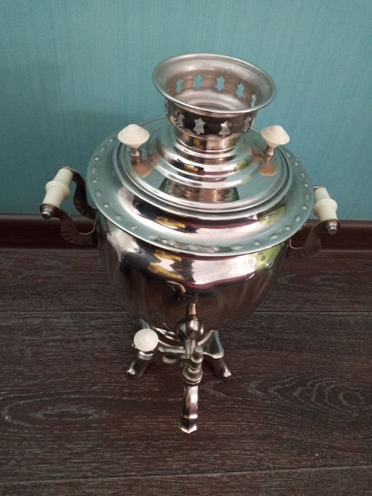 Самовар 1978 года. Ёмкость на 3 литра, отличное состояние, рабочий , .