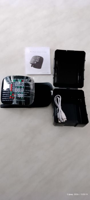 Тонометр на запястье с футляром.