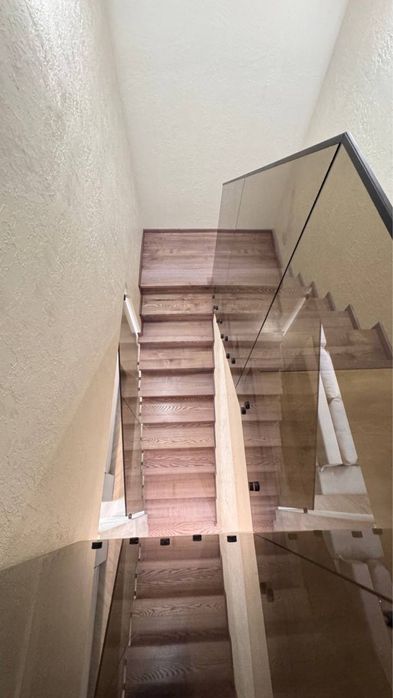 Продаж дуплексу з гаражем.