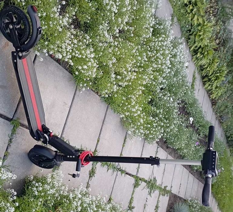 Продам електросамокат KONAR KES-A07