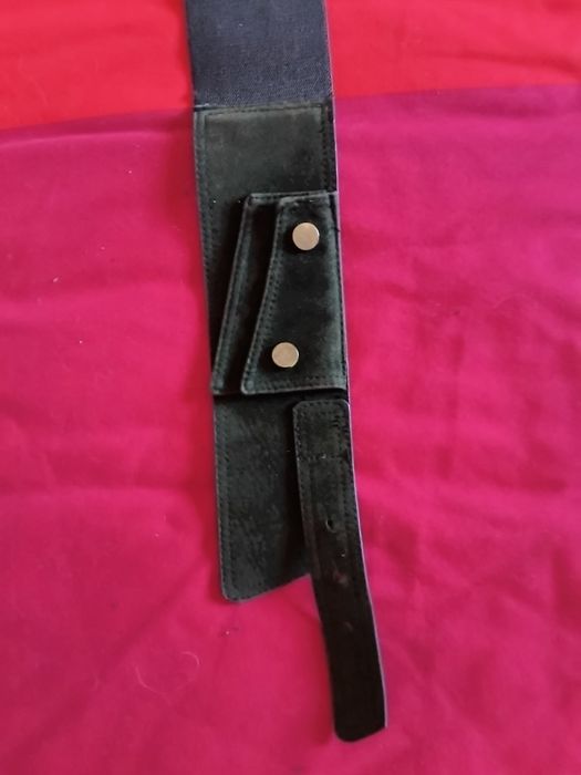 Cinto Largo em Camurça Castanha com Fivela Prateada!