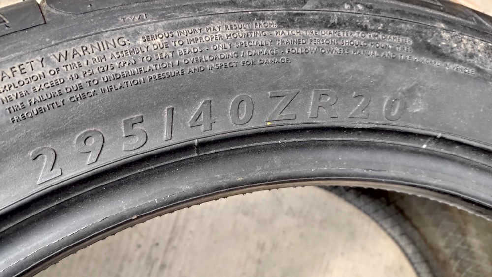 Шини  295/40R20. Dunlop  Нові. Виробник  Німеччина!