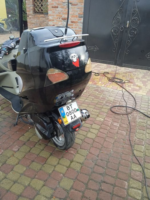 Скутер мотоцикл  150 куб..