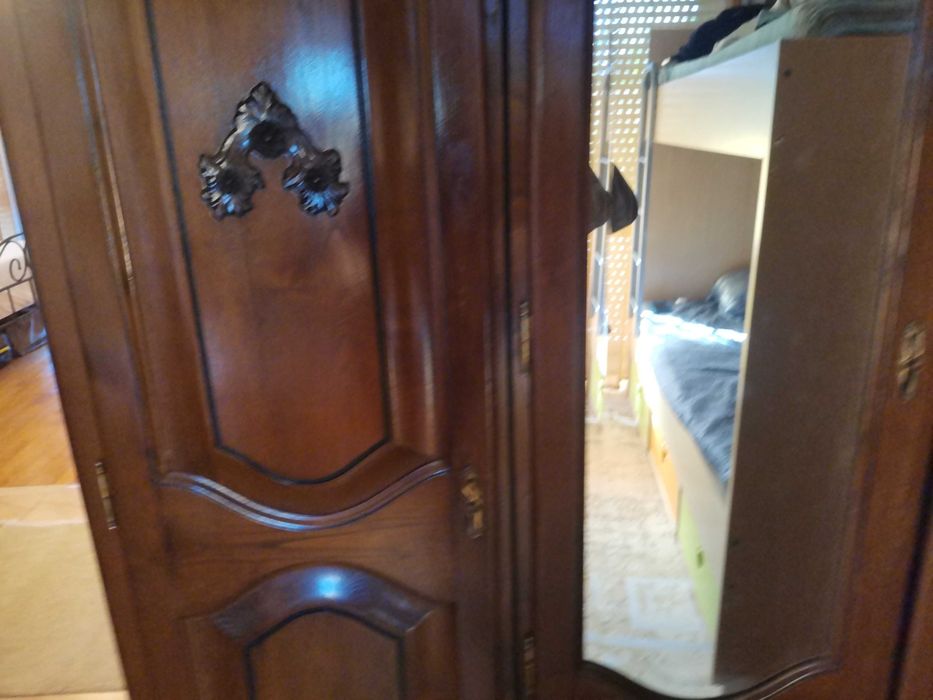 Mobilia completa de quarto em madeira maçiça