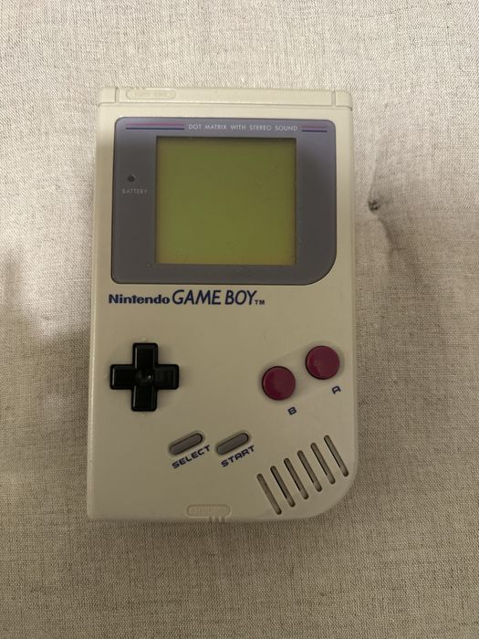 Nintendo Game Boy original e computador de xadrez Saitek Kasparov