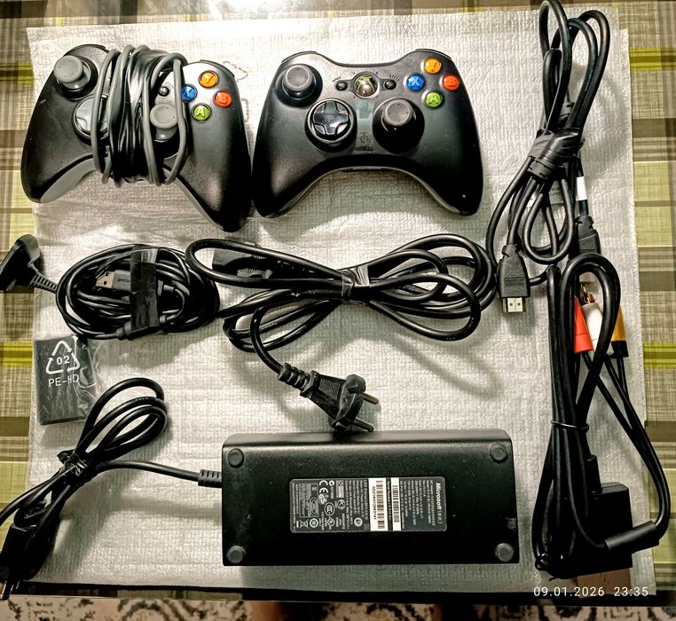 Приставка X BOX 360 + кинект + 2 джойстика + 16 игр