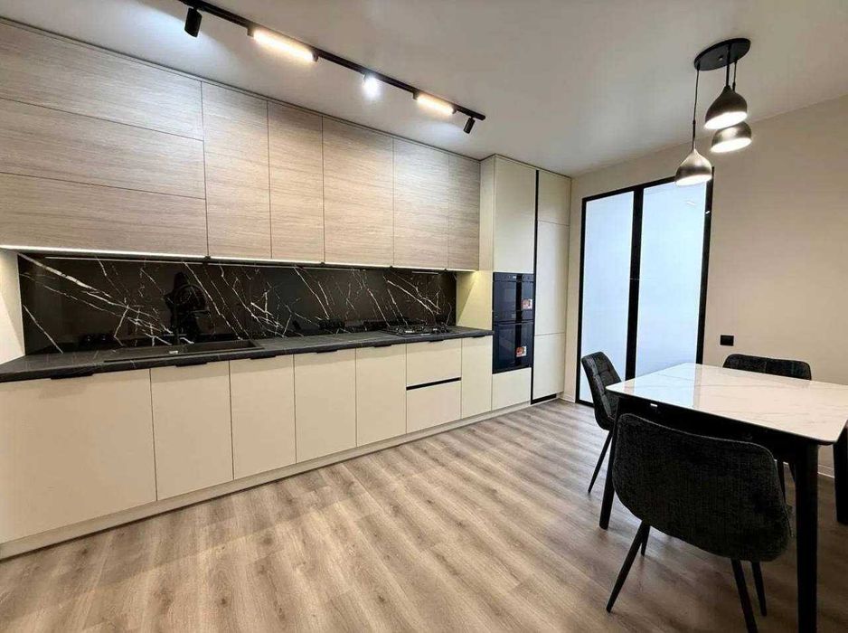 Продаж 2 кім квартири Стрийська, Героїв Крут