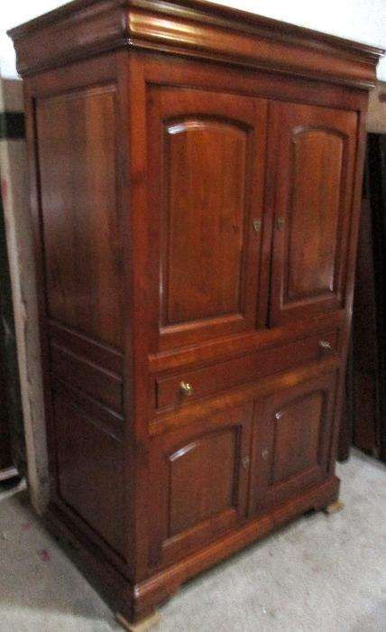 Móvel estilo Luís Filipe