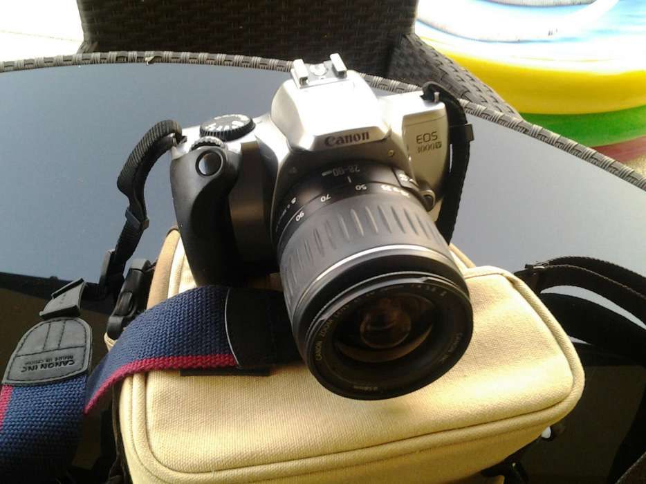 Canon EOS 3000v