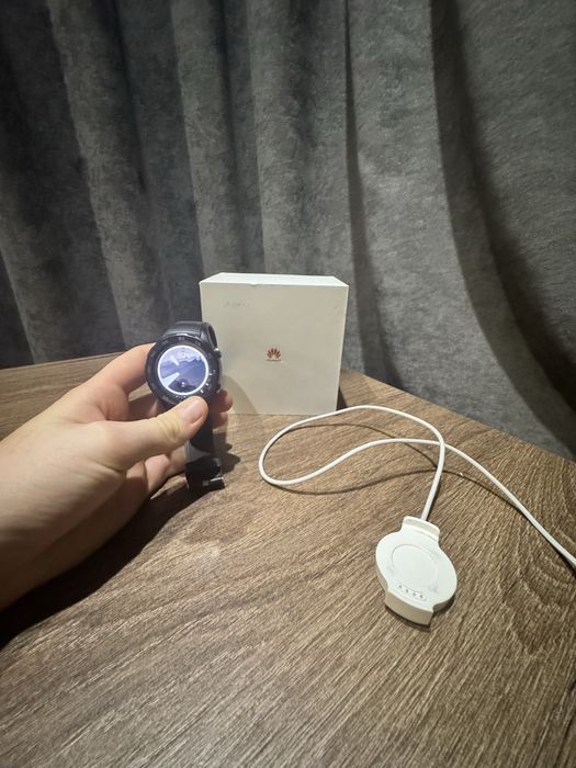 Продам часы huawei watch 2