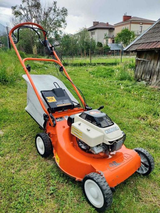 Profesjonalna kosiarka spalinowa KUBOTA W 521 TC