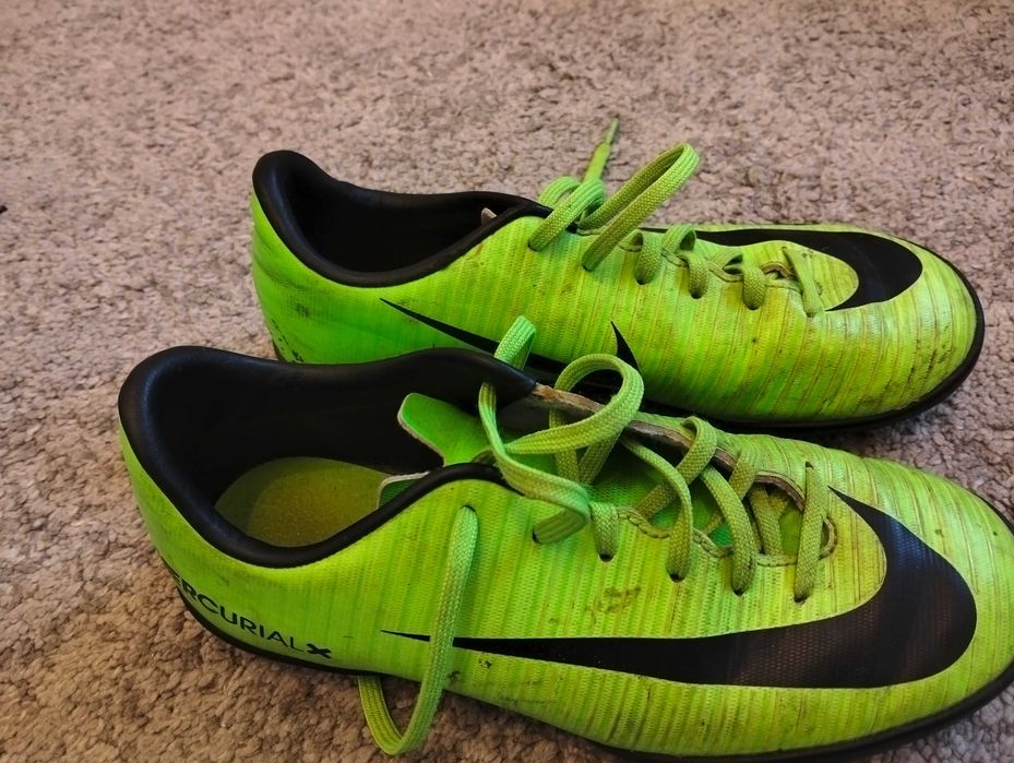 korki NIKE dziecięce buty do gry w piłkę rozmiar 33