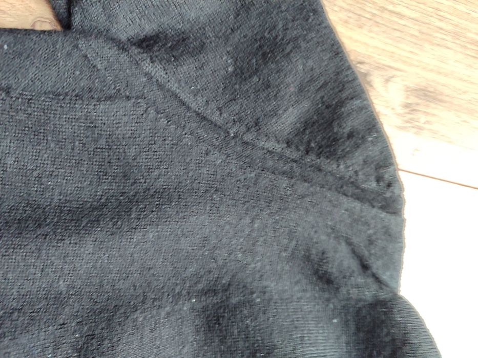 Czarny gładki sweter z dekoltem S 36 GAS
