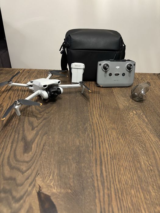 Dron dji mini 3   .