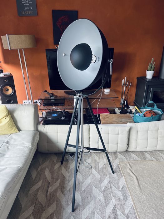 Candeeiro de Pé MADE.com Grande – Estilo Industrial Tripé