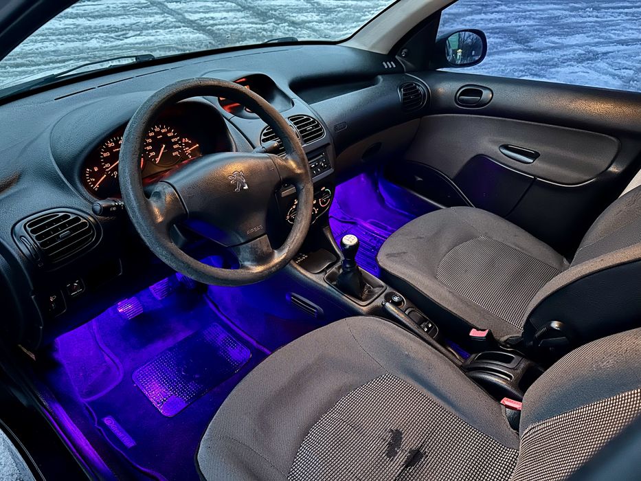 Peugeot 206 2007р 1.4 бензин