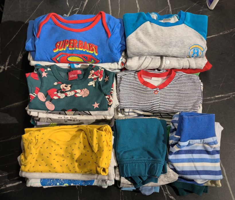 Paka ubrań jesienno-zimowych dla chłopca r. 62, (40 sztuk)