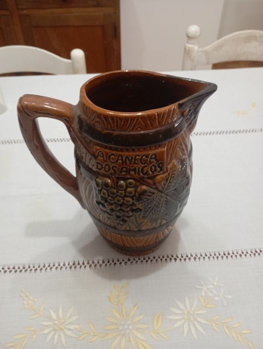Vendo esta caneca muita bonita bom estado