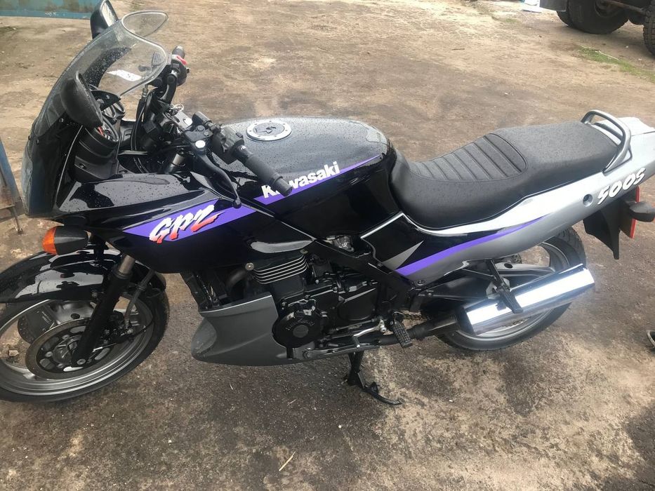 Kawasaki gpz500.