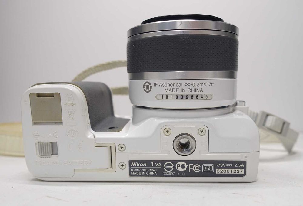 Nikon V2 + gratis