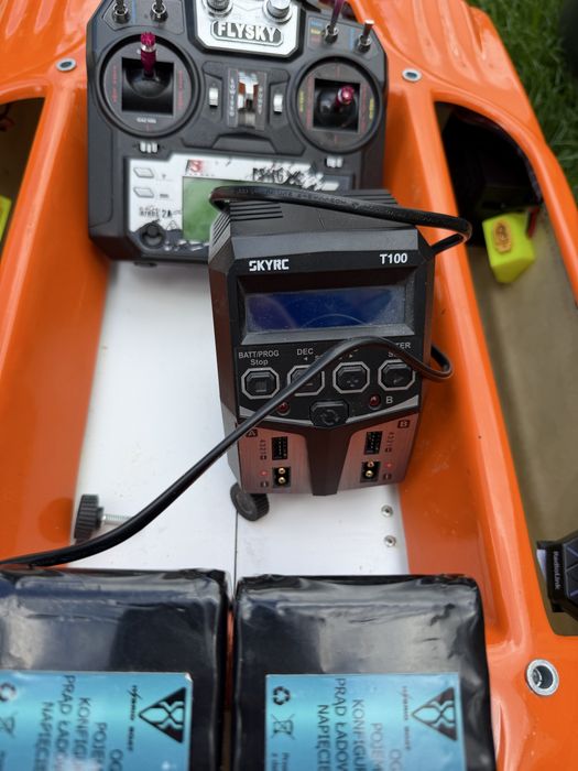 Łódka zanętowa Hybrid Boat Titan XL