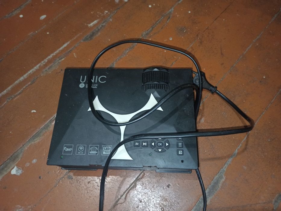 Проектор UNIC UC46