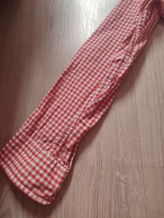Koszula z kołnierzem czerwona w kratkę zapinana na guziki