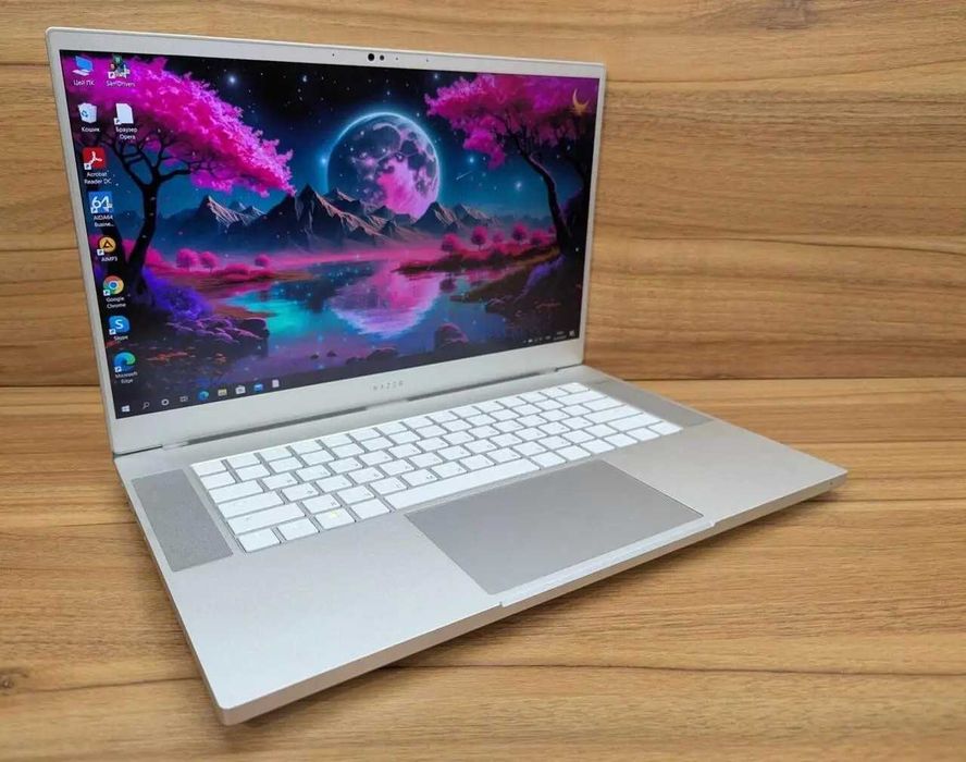 Геймерский ноутбук RAZER (8Гиговая видеокарта RTX) Киберпанк,Сталкер 2