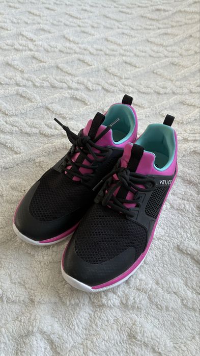 Venice czarne sneakersy 37 sportowe z rozowymi wstawkami
