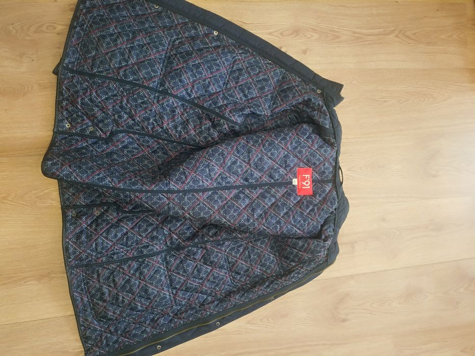 Продам мужскую демисезонную куртку М (48р)