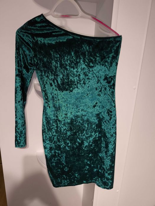 Piękna welurowa sukienka idealna na święta i sylwestrowy wieczór