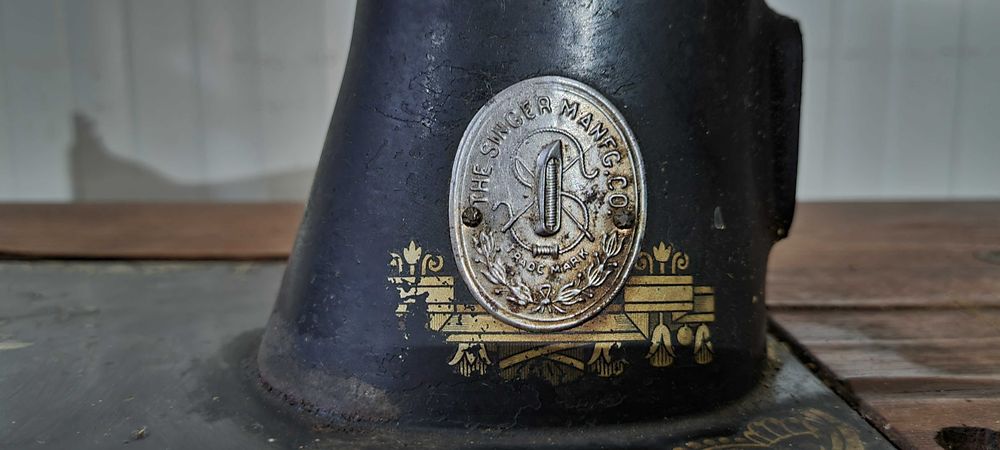Máquina de costura antiga Singer