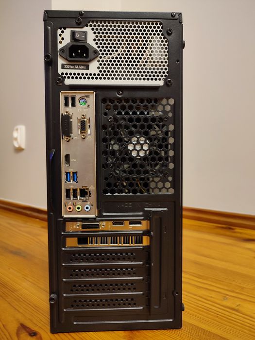 Komputer Gamingowy + bezprzewodowa karta sieciowa.