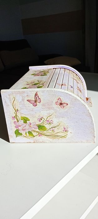 Chlebak drewniany wykonany decoupage