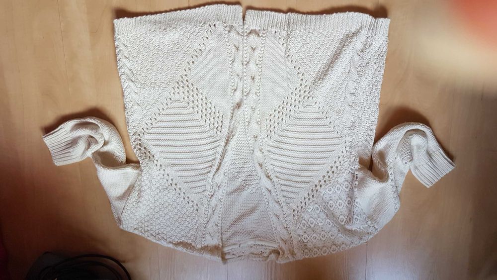 TU - śliczny duży obszerny sweter rozm. 20