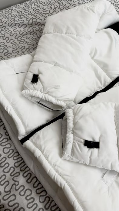 Biała kurtka The North Face rozmiar M