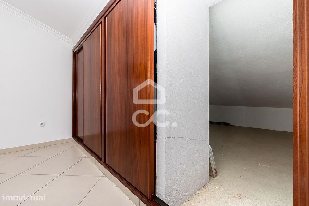 Moradia T3 c/ Quintal, Terraço e Garagem no Loteamento Quinta das Sesm