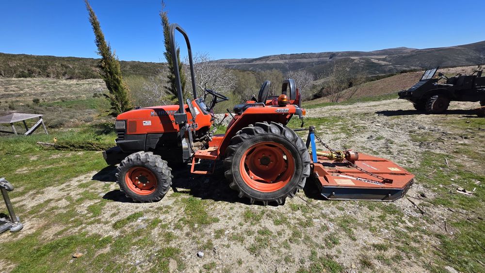Trator kubota l3200 de 2008 com 500 horas 4x4