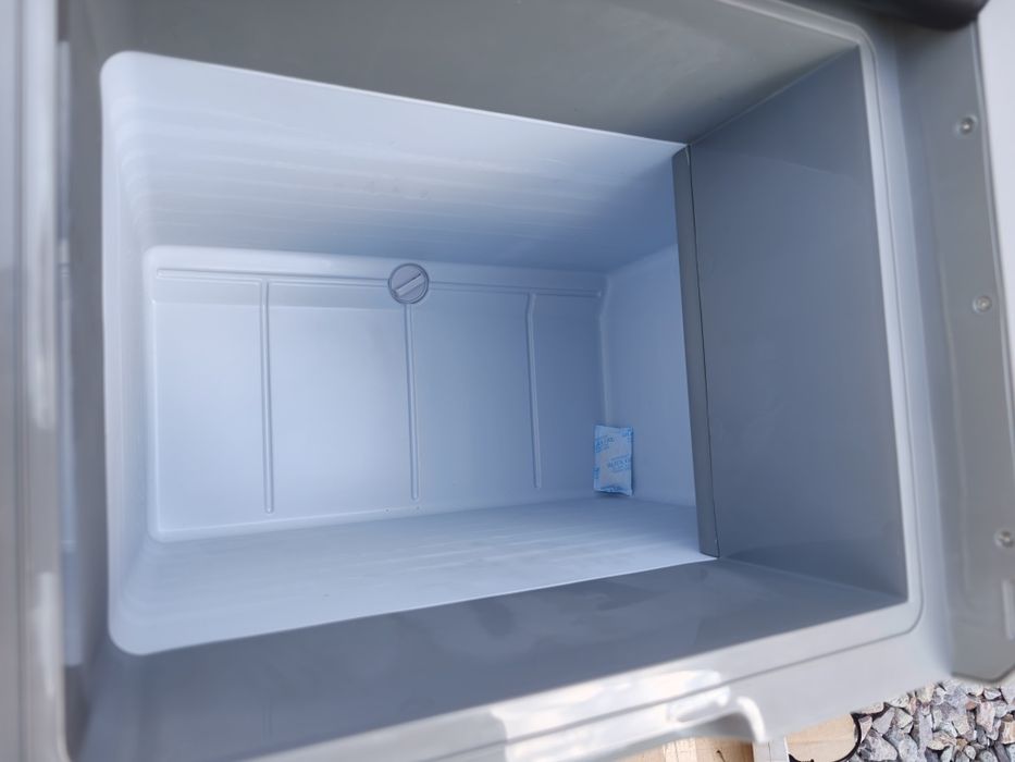 Skrzynka chłodnicza sprężarki 40608, z przyłączem 230 V, 50 l