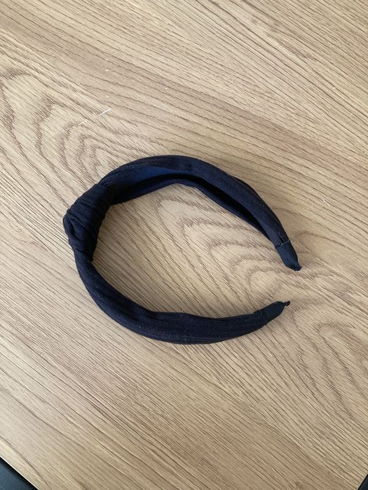 Czarna opaska z wiązaniem
